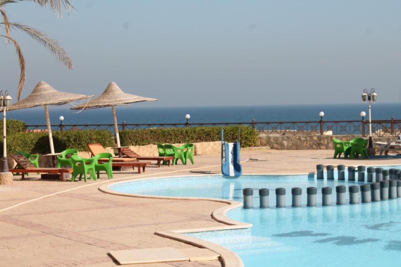 La Sirena Double Room With Mountain View, Families And Couples Only, Extra Of 150 Egyptian Pounds Per Person Per Stay ,To Be Paid To The Resort Ain Sukhna Eksteriør billede